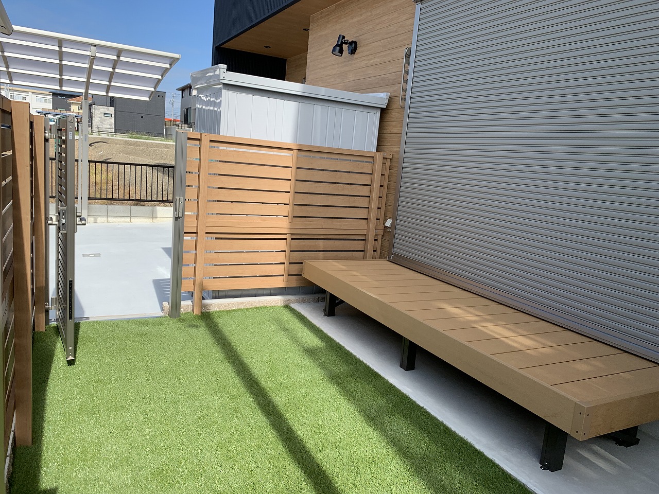 人工芝、人工木デッキ